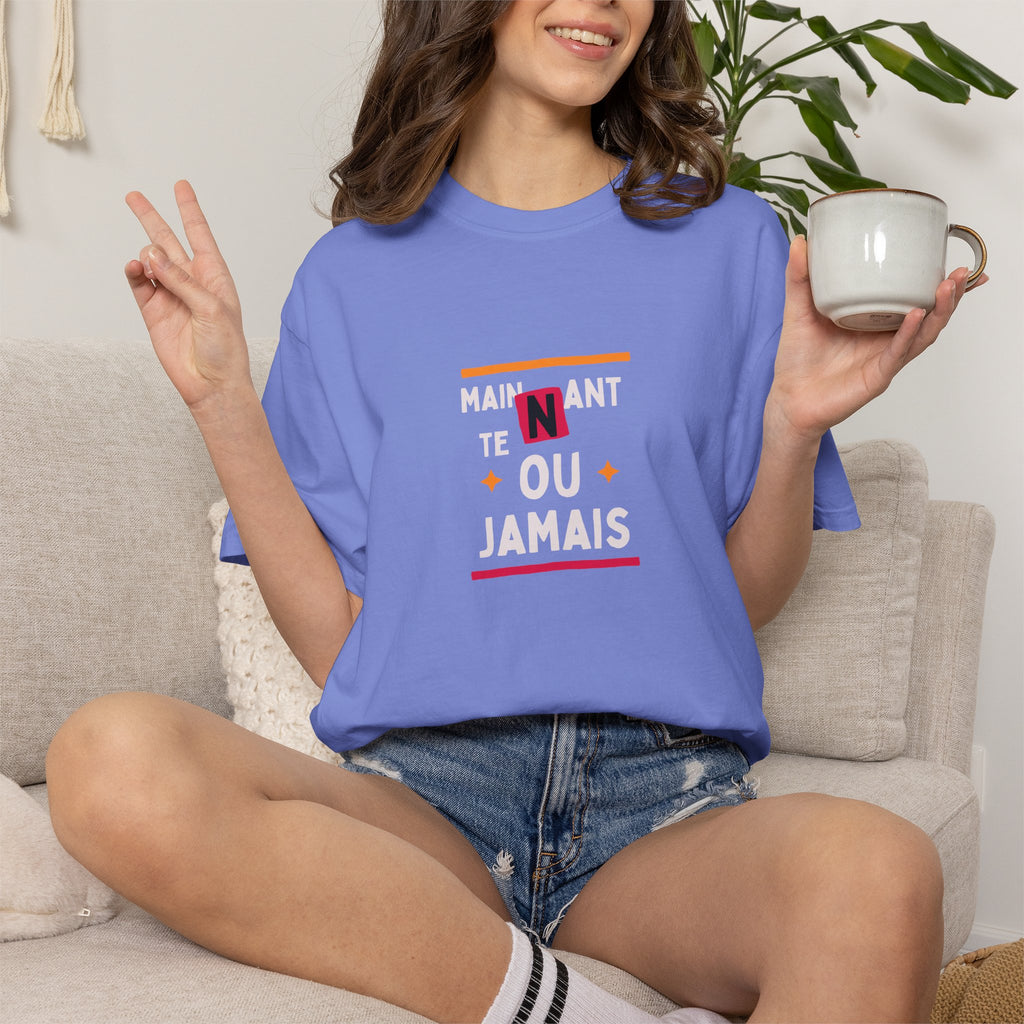 T-shirt Graphique Phrase Française — "Maintenant' Ou Jamais"