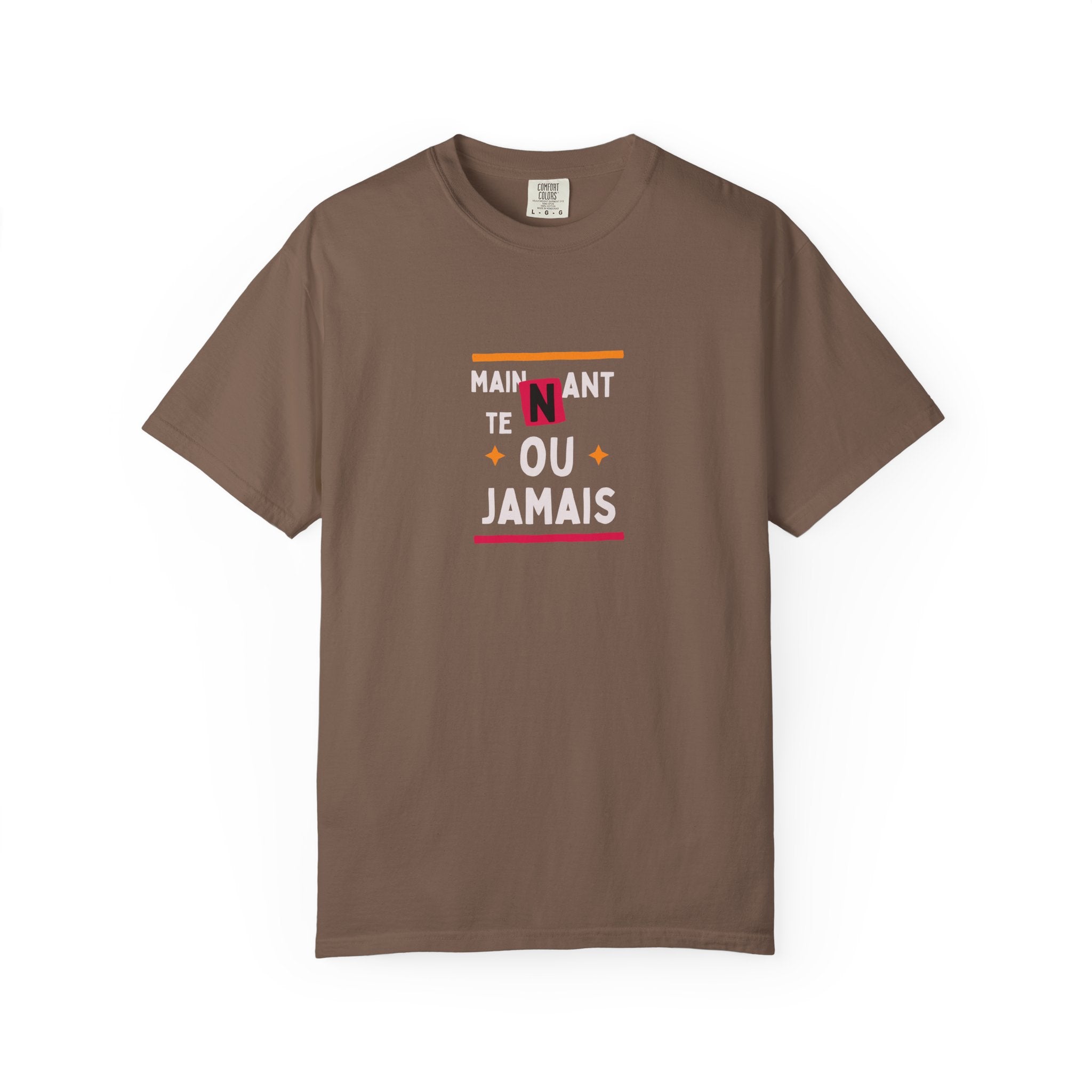 T-shirt Graphique Phrase Française — "Maintenant' Ou Jamais"