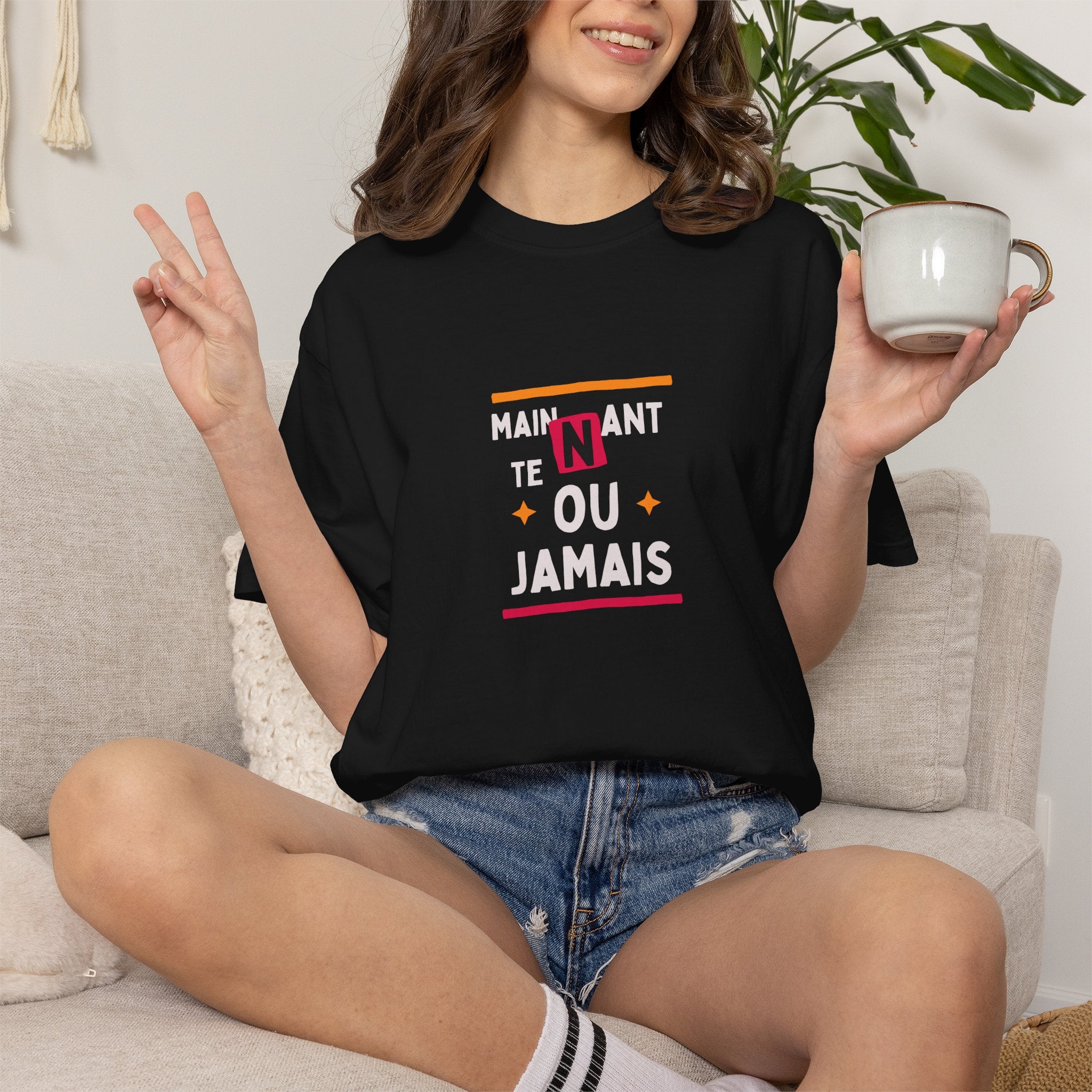 T-shirt Graphique Phrase Française — "Maintenant' Ou Jamais"