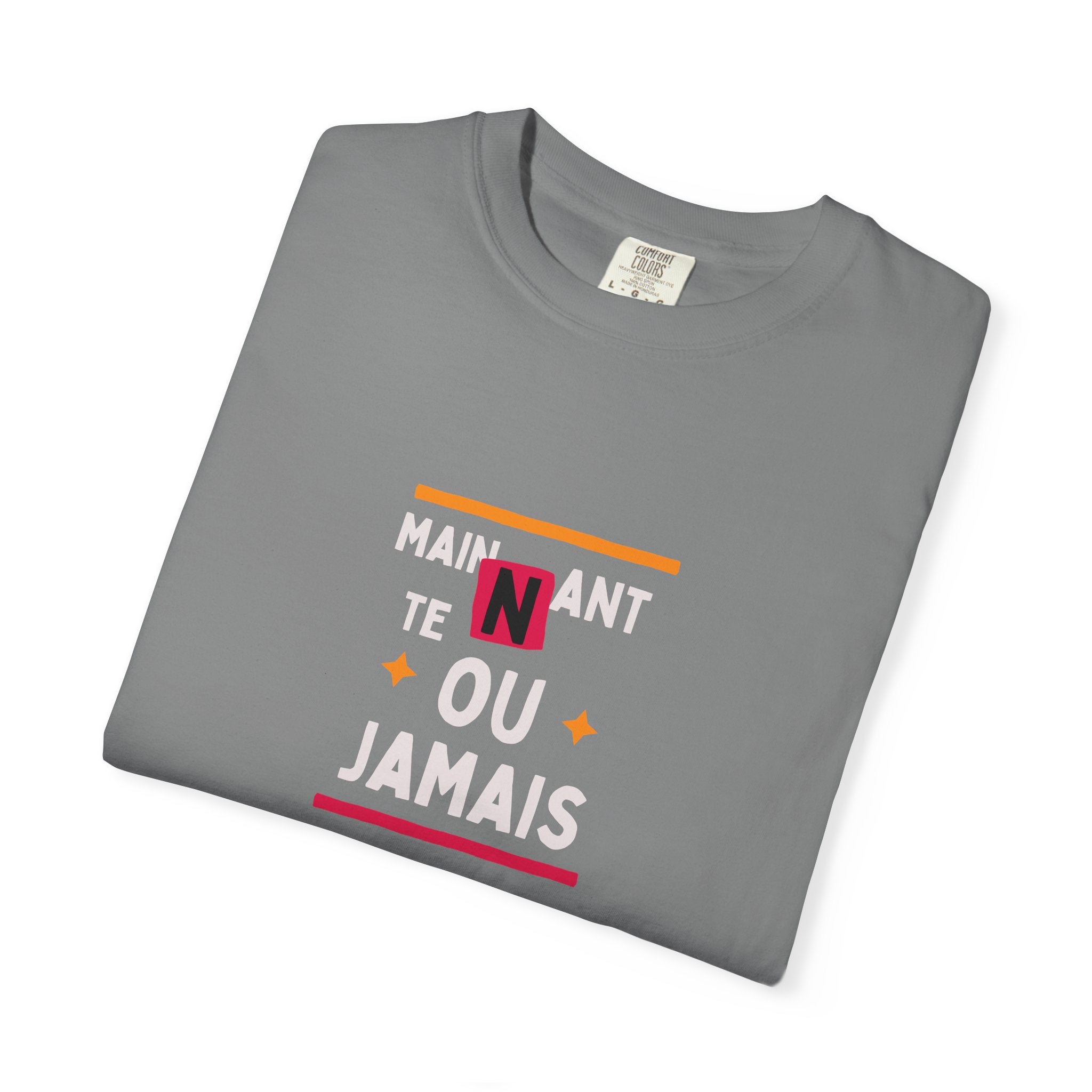 T-shirt Graphique Phrase Française — "Maintenant' Ou Jamais"