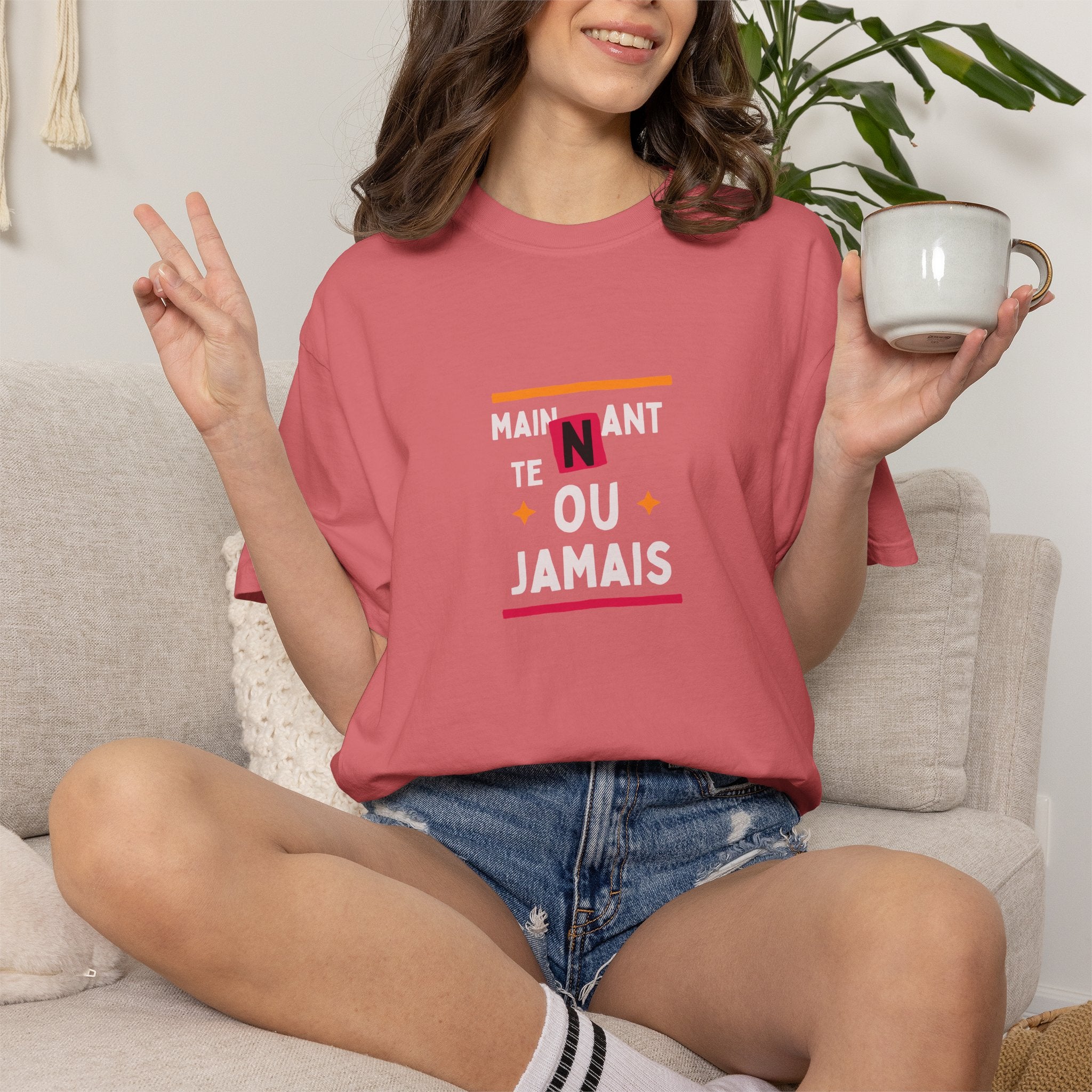 T-shirt Graphique Phrase Française — "Maintenant' Ou Jamais"